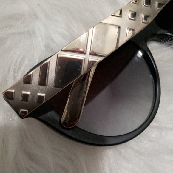 Burberry Sunglasses - Picture 11 of 11